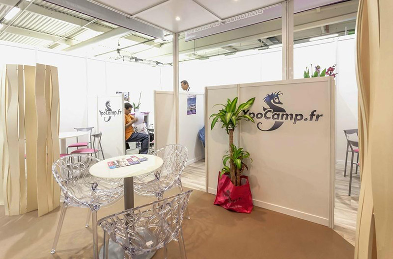 Location de mobilier pour exposition Guyancourt
